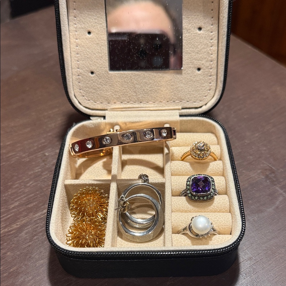 Elegant Jewelry Set with Gold and Silver Tones